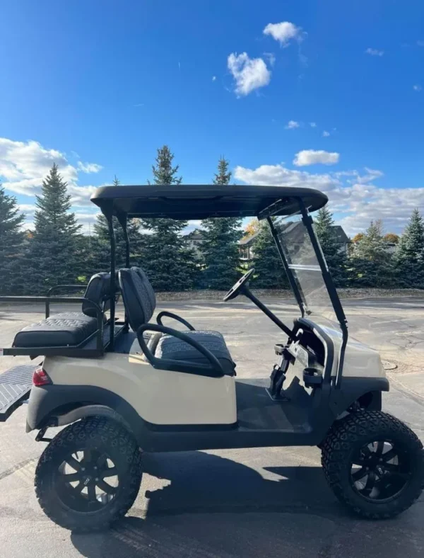 2020 club car onward tempo lifted gas golf cart - Image 2