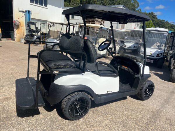 Club car tempo 2024 la white 4 seater - Image 4