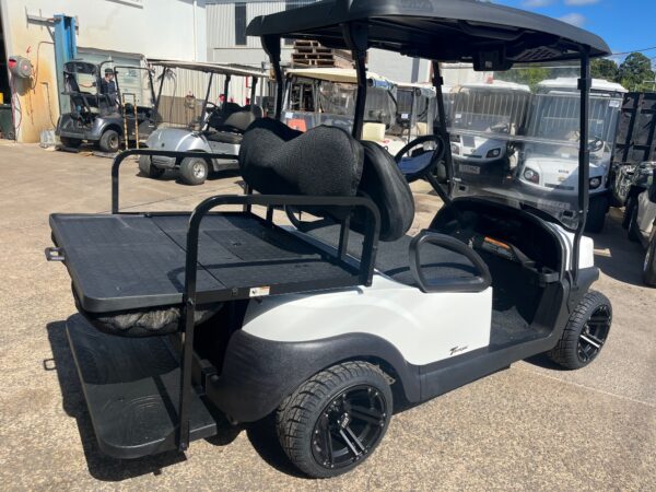Club car tempo 2024 la white 4 seater - Image 5
